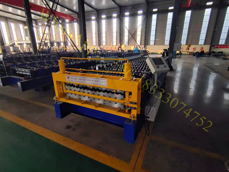 Rib Corrugated roofing machine.jpg